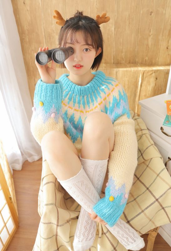 可爱鹿角发箍短发美少女美腿私房暖色系性感写真