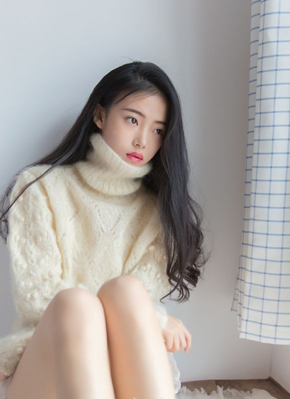 90后长发气质美腿女神嫩白私房诱惑妖娆写真