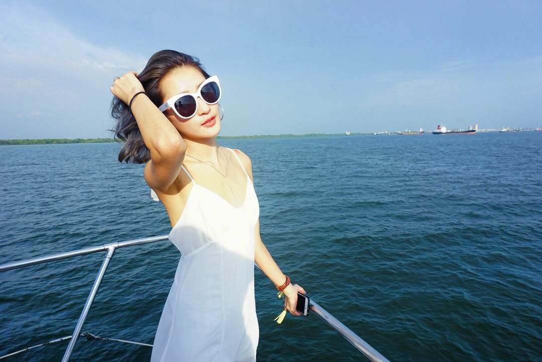 90后混血美女冯u气质养眼写真图片