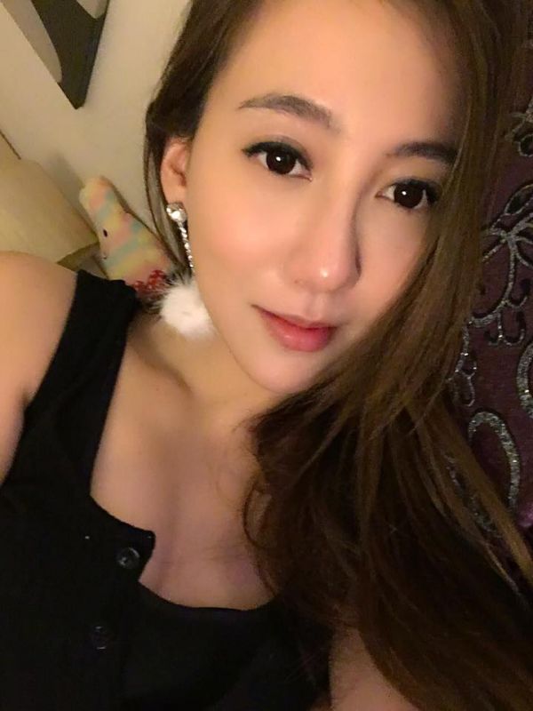 台湾美女孙艺庭生活写真高挑迷人