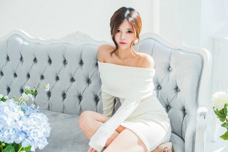 知性美女姐姐肉丝袜大长腿超性感露香肩美艳私房照
