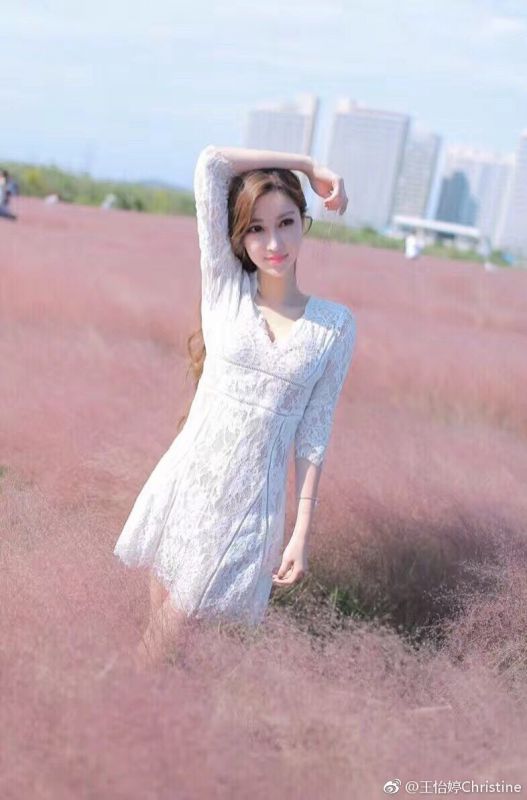 清纯美女王怡婷微博街拍写真