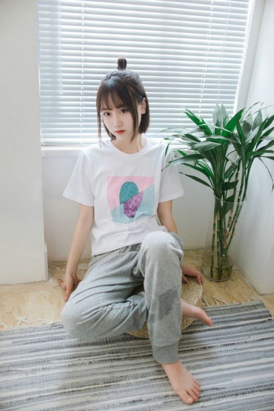 朝天辫邻家妹妹居家甜萌姿态可爱怜人私房唯美艺术写真