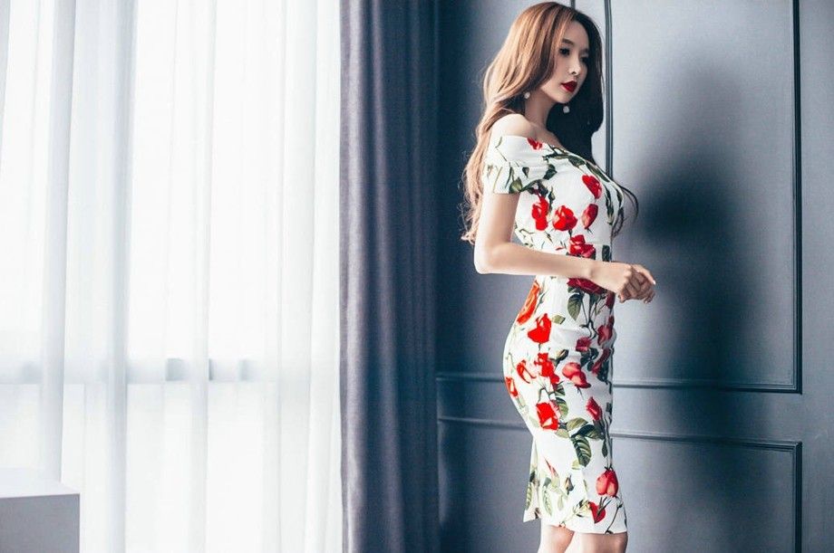 高挑美女碎花长裙秀美腿翘臀妖娆多姿气质出众美女图片