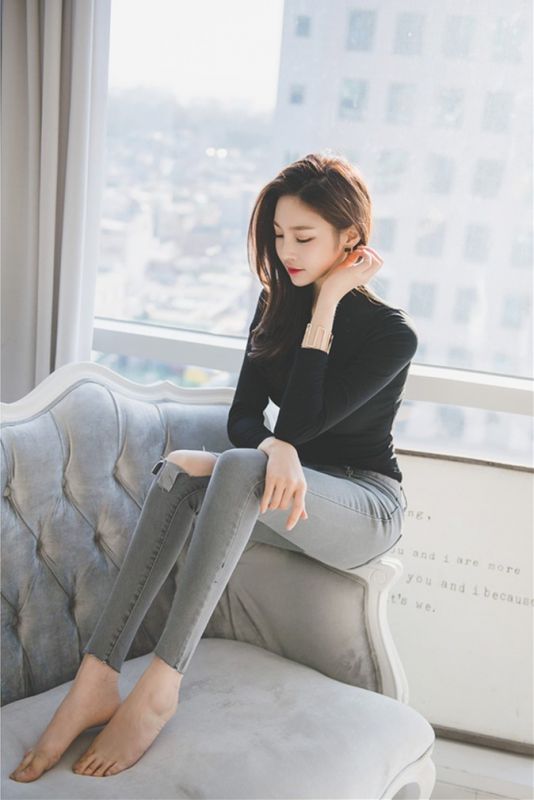 豪乳大胸美女牛仔裤大长腿私房优雅气质知性美女写真