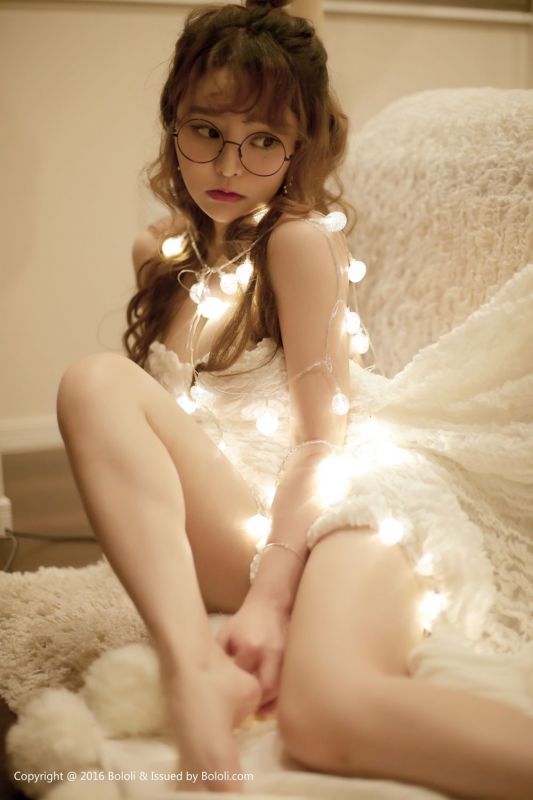 波萝社美女柳侑绮私房性感写真