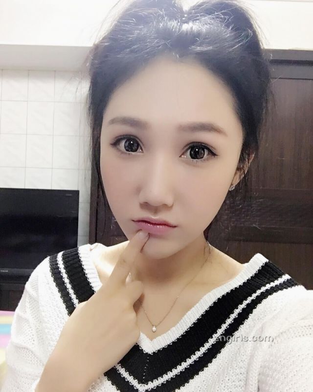 台湾美女惩比基尼私房照丰满诱人