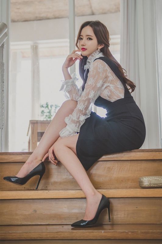 大长腿美女碎花连衣裙红唇性感火辣身材美女诱惑写真