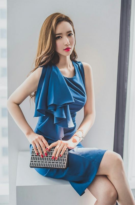 妖艳美模红艳单肩连衣裙美艳红唇迷人写真图片