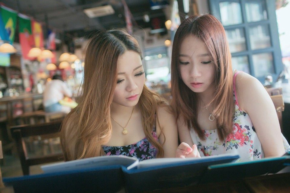 情比金坚可爱姐妹花单纯甜美私房温馨图片