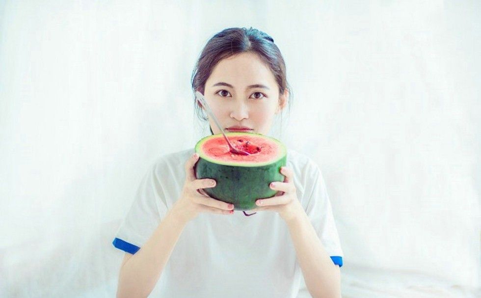 吃西瓜的俏皮可爱美少女唯美清甜夏日性感诱人私房照