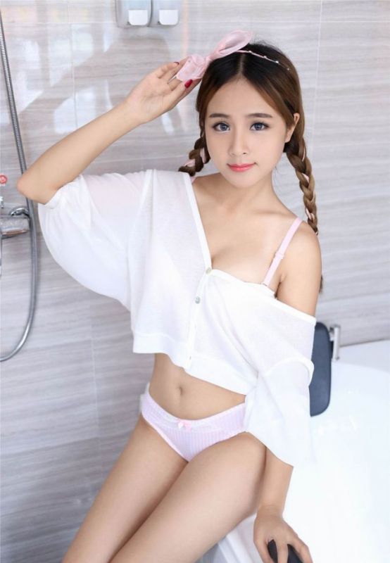 清纯女神思淇Sukiii蕾丝内衣写真丰满诱人