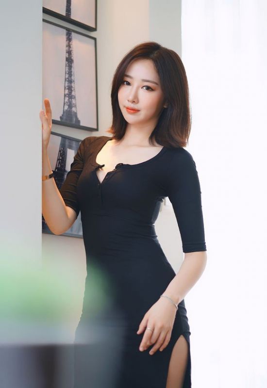 韩国平面模特美女s型身材酥胸美腿性感写真图片