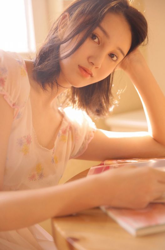 重庆艺考学生美女白色死库水性感大胆人体艺术照