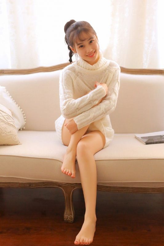 冬日清纯美女修长美腿诱惑人体艺术写真