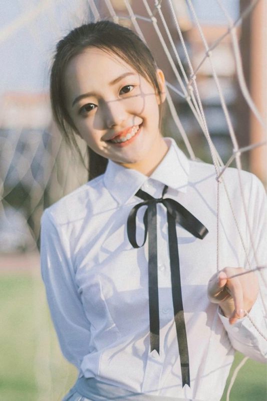 甜美少女操场马尾青春活力阳光校园写真
