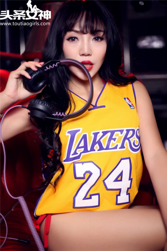 热辣美女DJ林茜性感红火比基尼写真图片