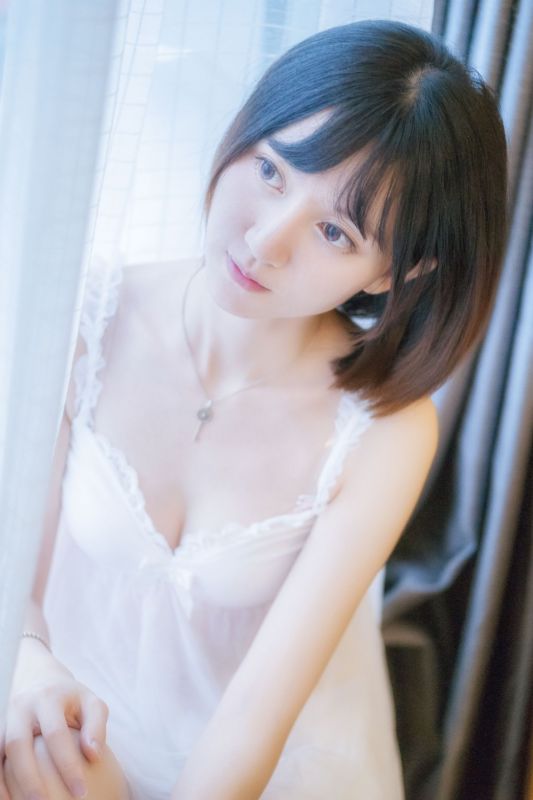短发小妹清新秀丽大胆私房性感清纯惹火写真