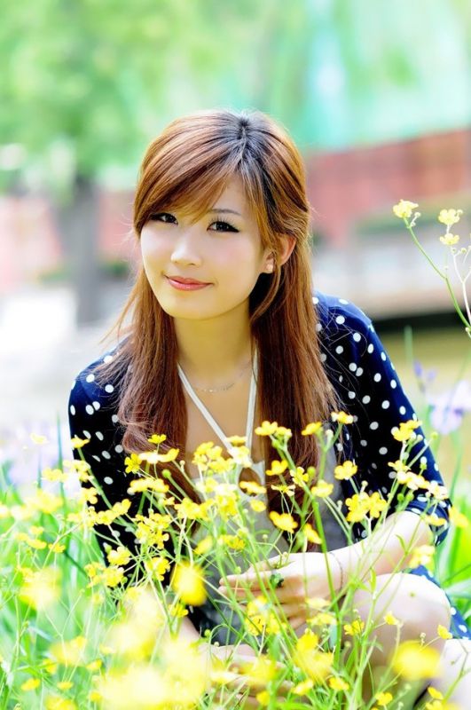 人比黄花儿美清纯美女户外阳光写真