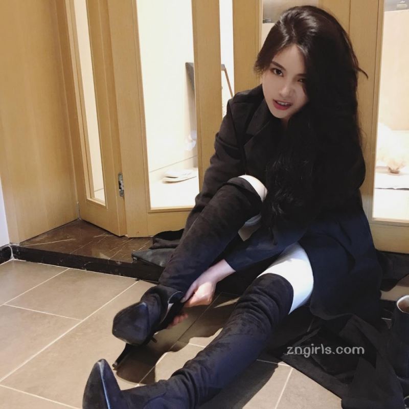 韩国模特李诗雅比基尼写真性感迷人