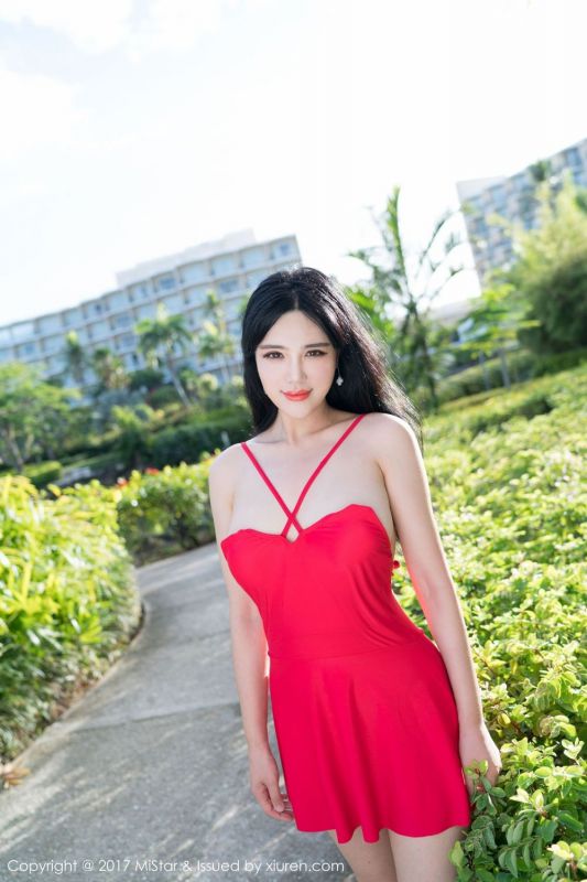 豪车御姐刘钰儿性感体态丰腴妩媚妖娆诱惑户外写真