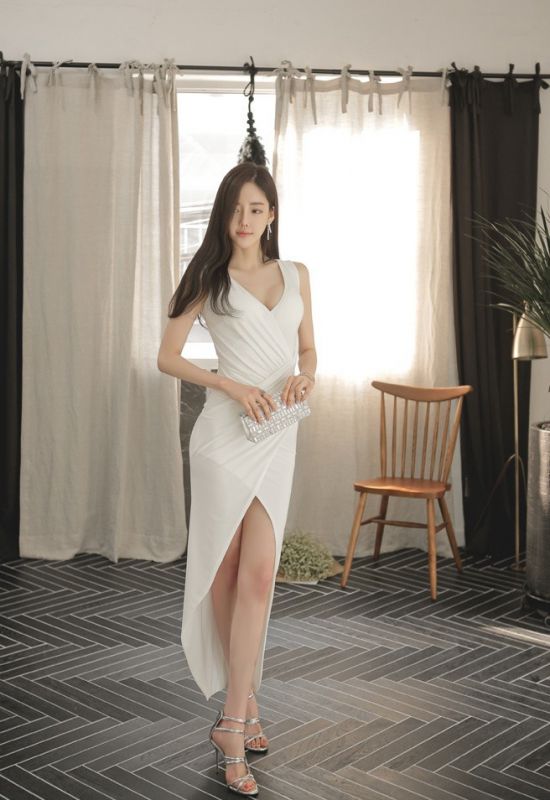 粉红气质女郎妖娆身材长腿火辣撩人私房诱惑写真图片