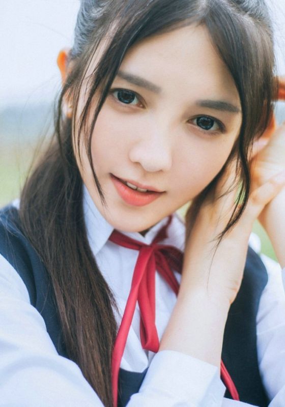 校园天真浪漫学生妹户外阳光俏皮性感街拍唯美写真