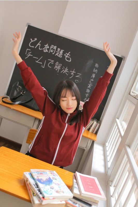 教室校花美女jk制服运动装性感诱人美腿欣赏写真