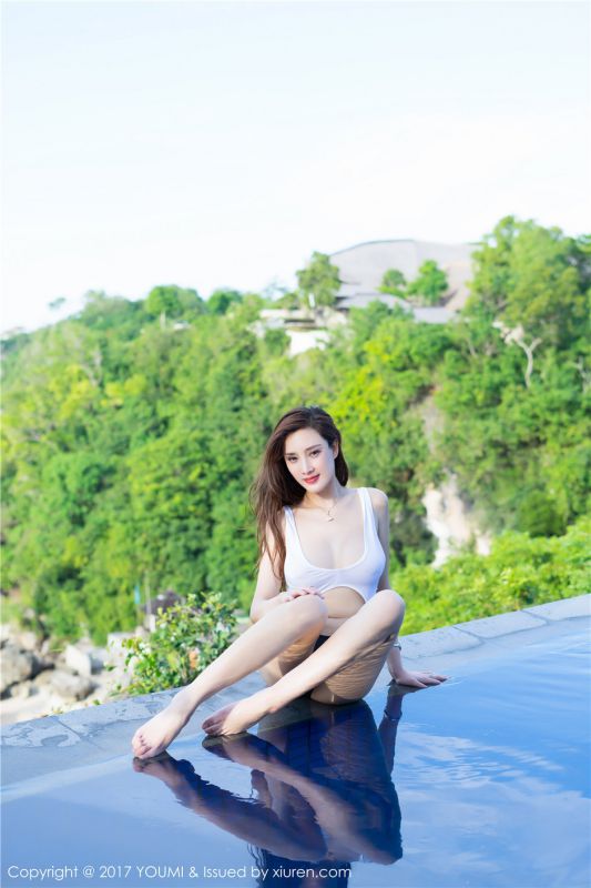 性感女神模特土肥圆矮挫穷比基尼酥胸美乳诱惑户外写真