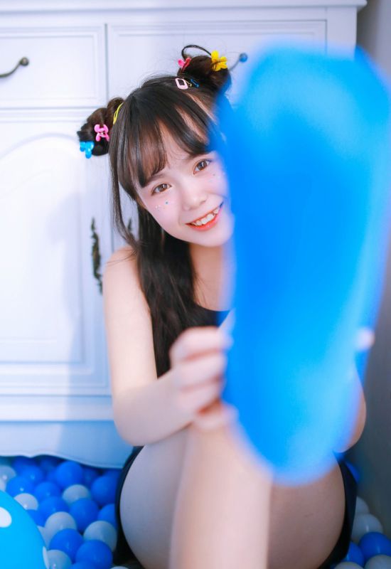 双眼皮美妆少女俏美可爱连体死库水稚嫩美体艺术写真
