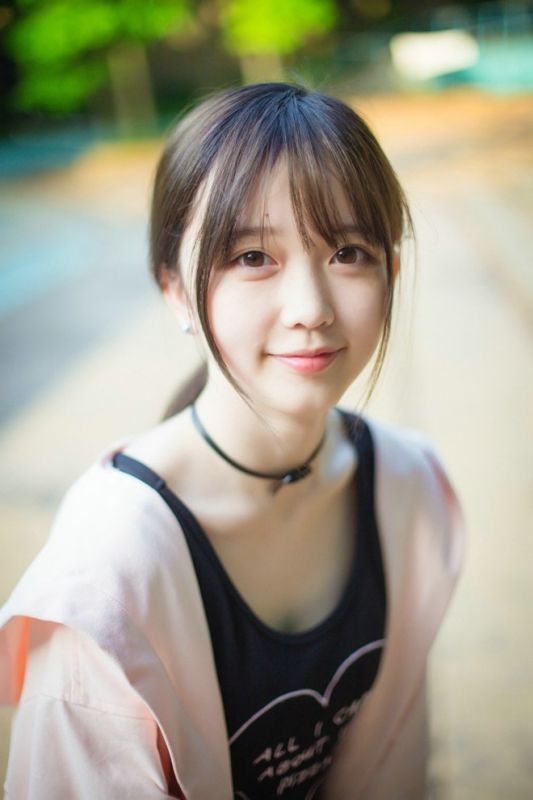 校园天真浪漫学生妹户外阳光俏皮性感街拍唯美写真