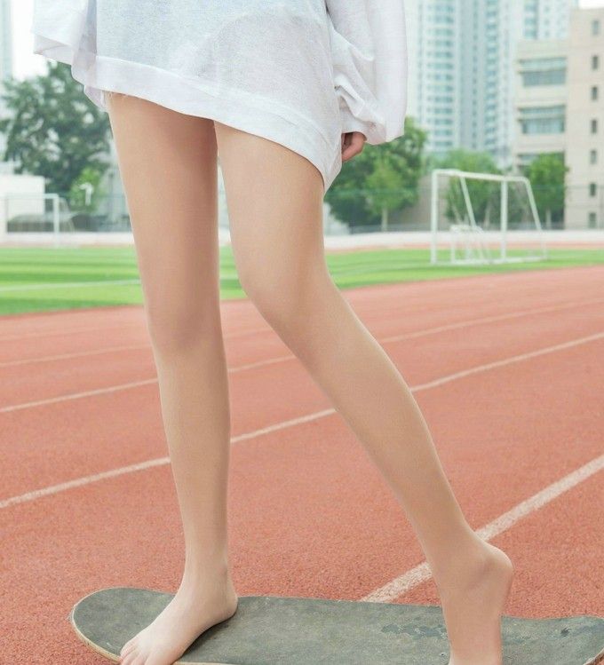 酷炫狂拽美女滑板高手校园街拍美腿撩人诱惑运动美女图片