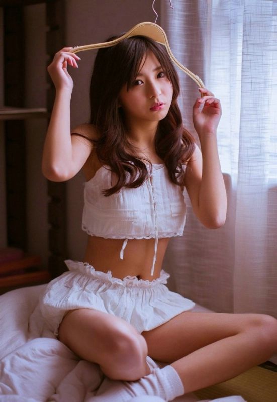 居家丰满美少女唯美白色蕾丝睡衣性感迷人私房照