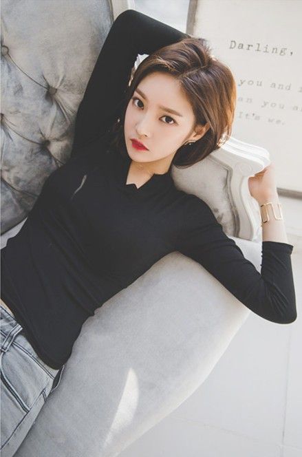 豪乳大胸美女牛仔裤大长腿私房优雅气质知性美女写真