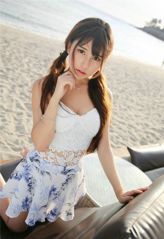 双马尾美女Milk楚楚沙滩迷你裙美腿诱惑性感写真图片