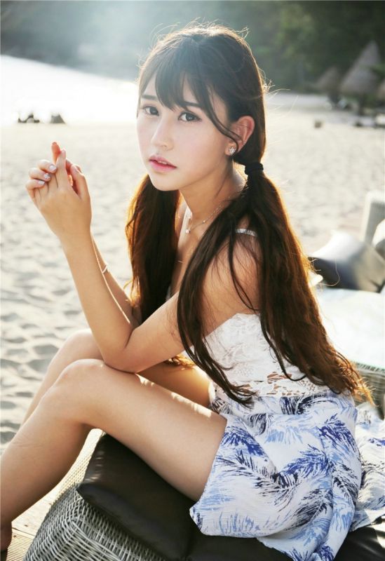 双马尾美女Milk楚楚沙滩迷你裙美腿诱惑性感写真图片
