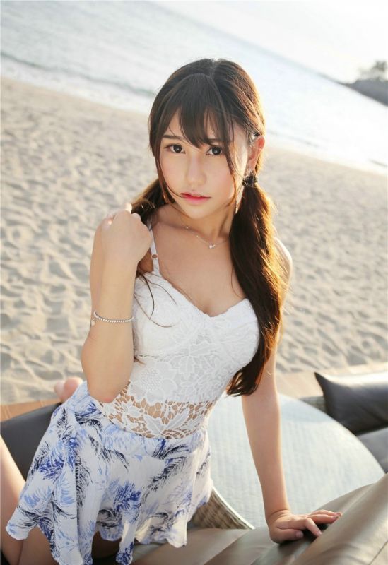 双马尾美女Milk楚楚沙滩迷你裙美腿诱惑性感写真图片