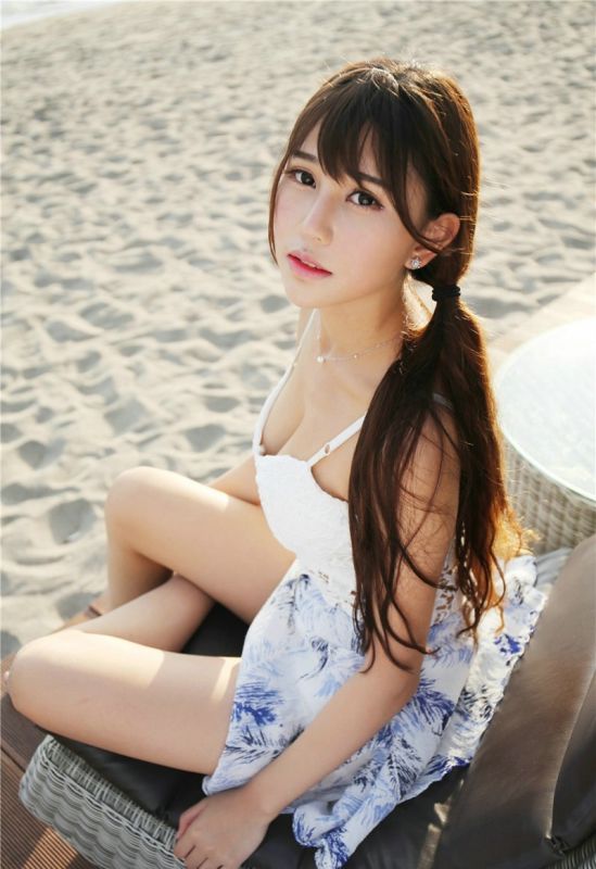 双马尾美女Milk楚楚沙滩迷你裙美腿诱惑性感写真图片