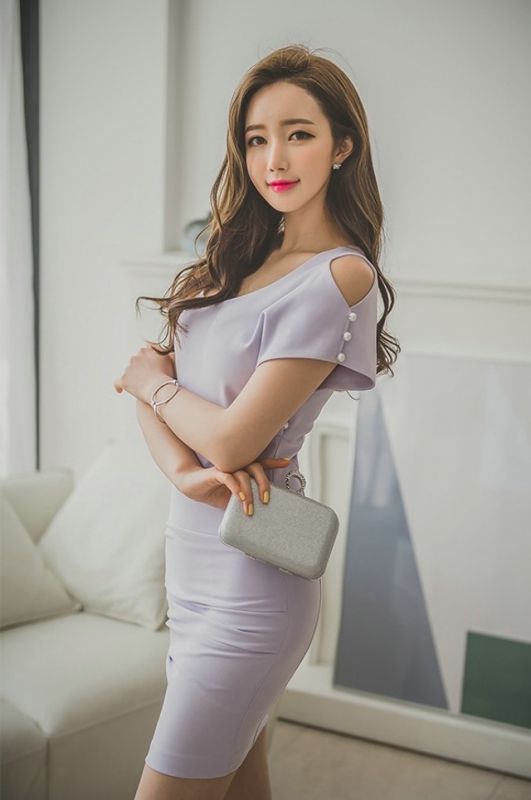 卷发气质女神紫罗兰裙傲人身姿妩媚妖艳摄影写真