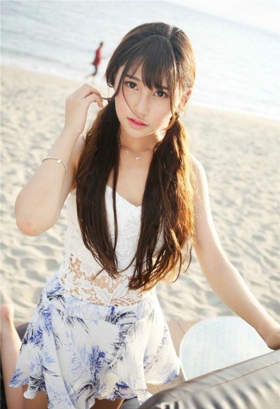 双马尾美女Milk楚楚沙滩迷你裙美腿诱惑性感写真图片