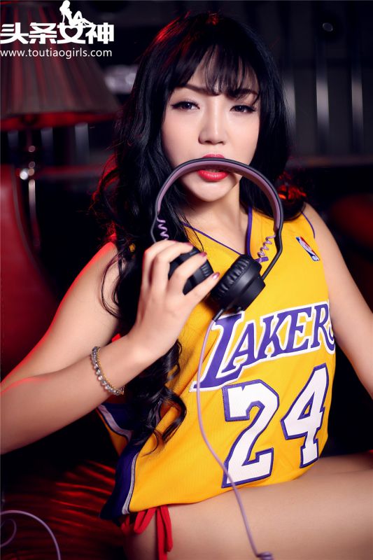 热辣美女DJ林茜性感红火比基尼写真图片