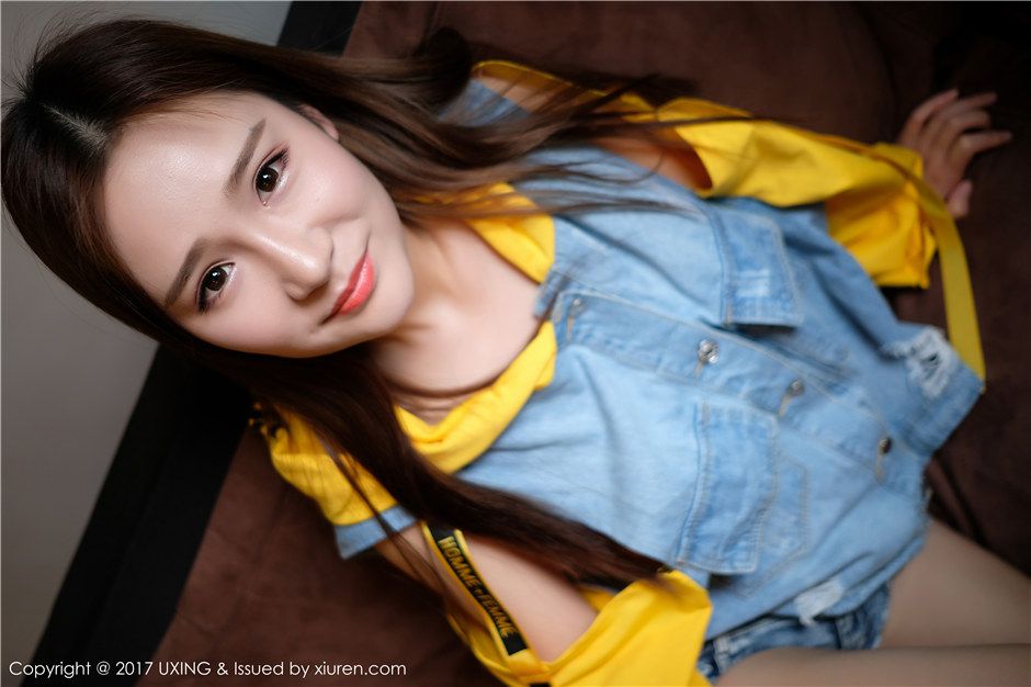 扎着苹果头的可爱美女羊羊Suger私房无内衣性感写真图片