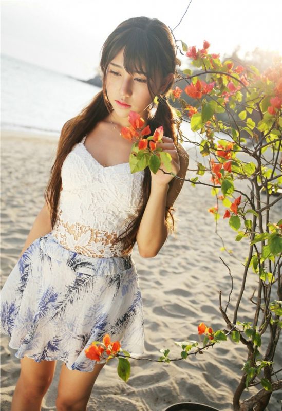 双马尾美女Milk楚楚沙滩迷你裙美腿诱惑性感写真图片