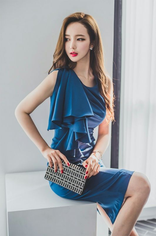 妖艳美模红艳单肩连衣裙美艳红唇迷人写真图片