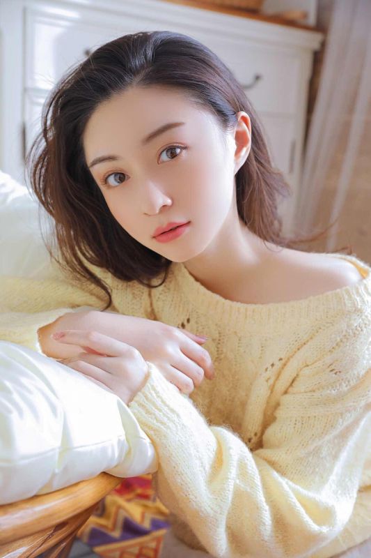 娇艳清纯美腿少女白色内裤居家性感诱人丝袜写真