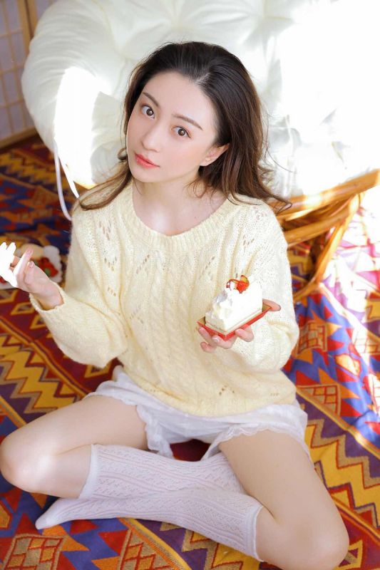 娇艳清纯美腿少女白色内裤居家性感诱人丝袜写真