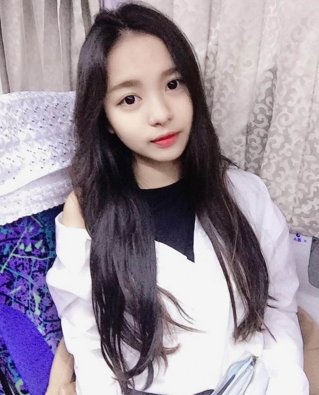 美女萝莉邱苡u私房自拍照可爱迷人