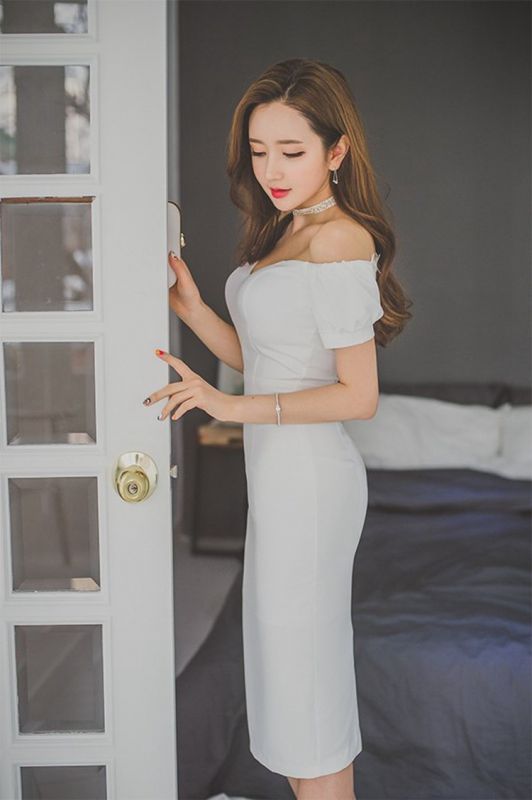 韩国秀气美女李妍静端庄得体礼服露香肩性感美腿摄影写真
