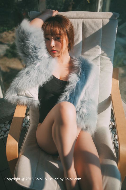 90后小美女七宝高清养眼私房照