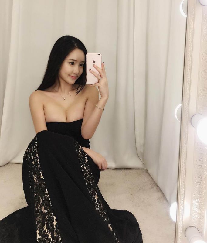 南韩极品大胸美模MINNNNNNN自拍性感美照